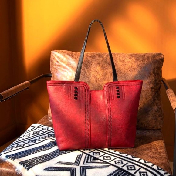 NWT!! Dahlia Red Large Vegan Leather Designer Montana West Shoulder Handbag !! - Picture 1 of 7